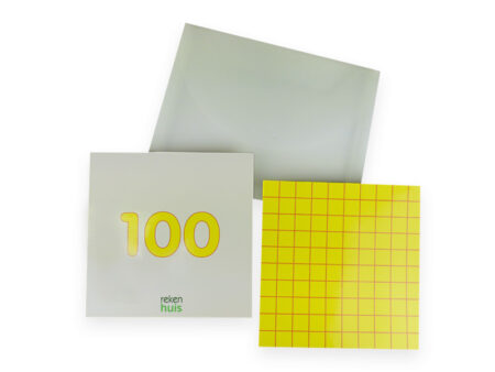 Een kaart met op de voorkant een geel honderdveld en op de achterkant het getal 100.. Met dit honderdveld kun je met inzicht rekenen tot 1000.